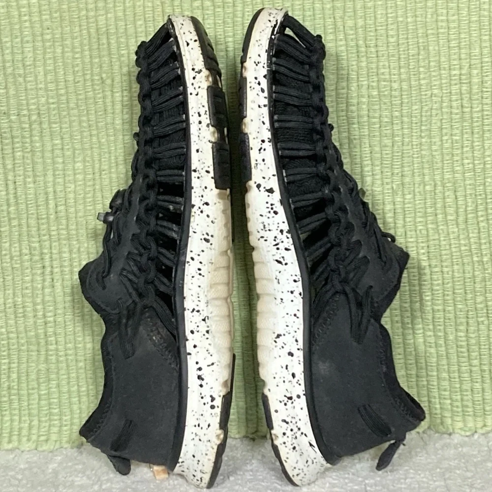 KEEN Youth Uneek Paracord String Black/White Athletic Running Shoes SZ US 4Y W6
